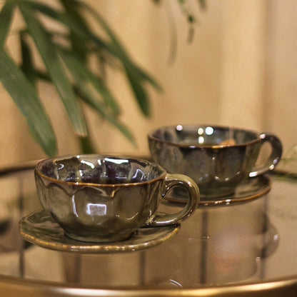 Tazza e piattino smaltati